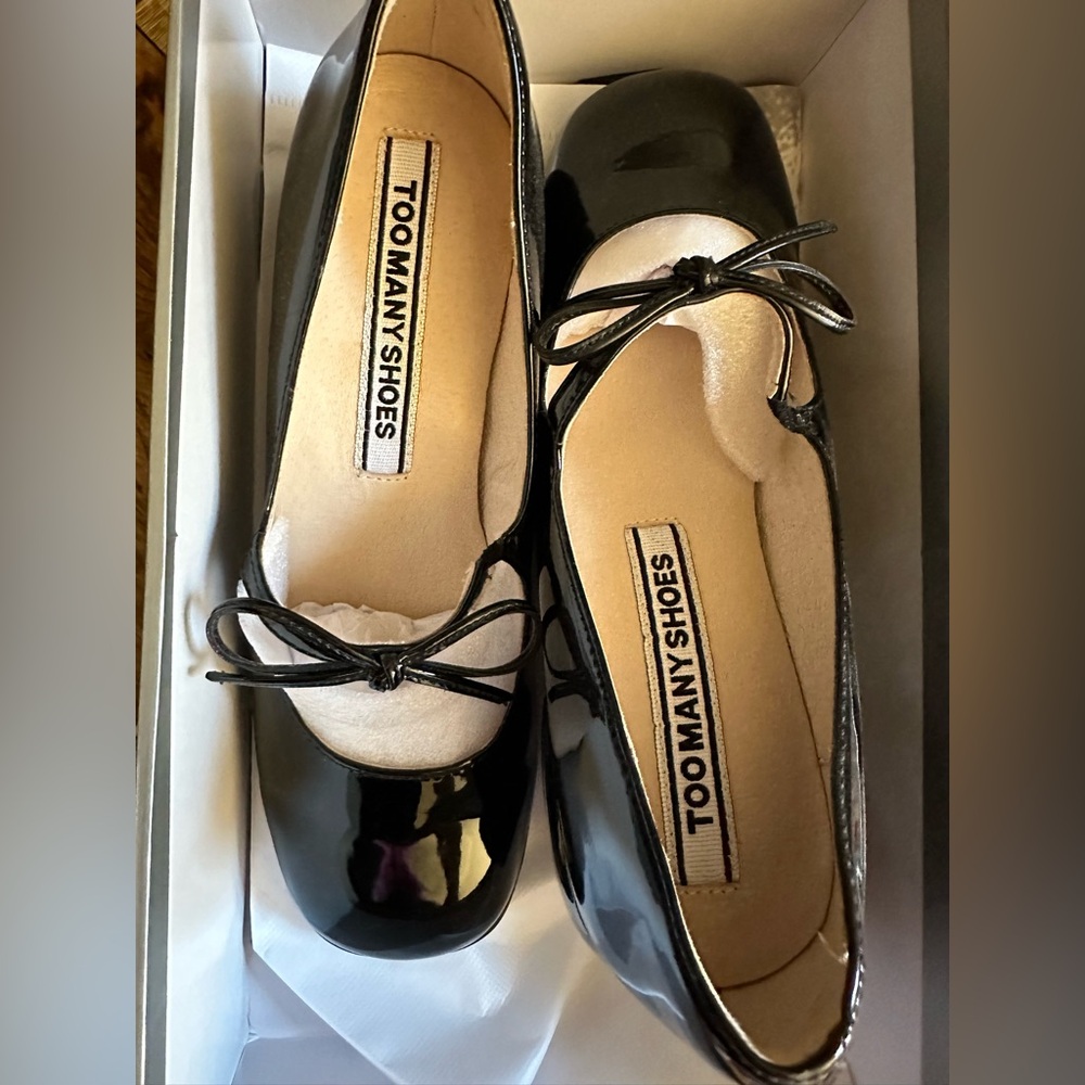TOOMANYSHOES Black Patent Ballet Heels with Bow